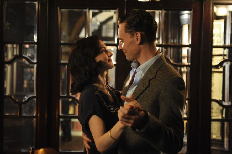 Tom-Hiddleston-The-Deep-Blue-Sea-Movie-Stills-tom-hiddleston-26445563-1400-932